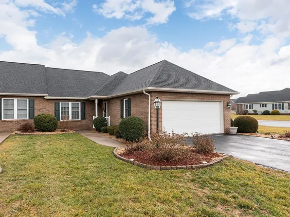 65 Roxbury Dr, Fishersville, VA 22939