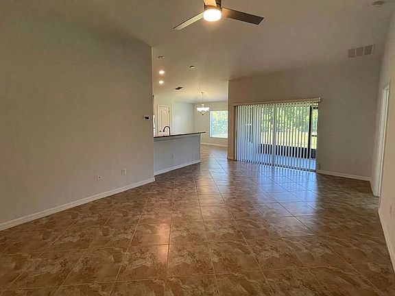 4th image of 18567 Briar Oaks Dr