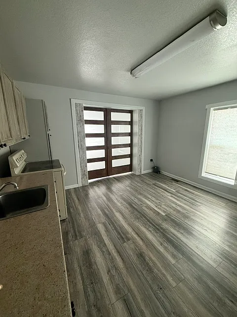 2 bed, 950 sqft, $1,050 — Photo 2