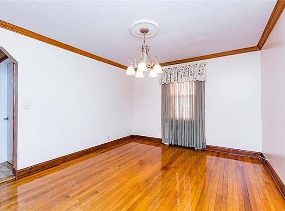 5th image of 25 Holly St