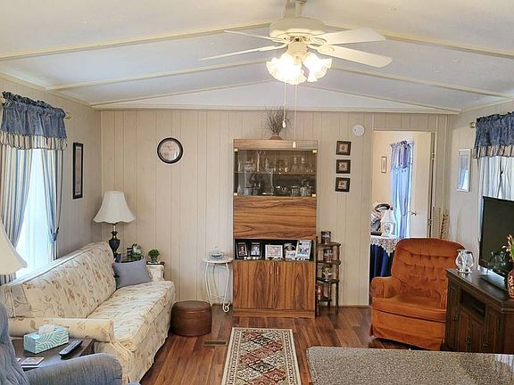 5th image of 21 Charles Dr