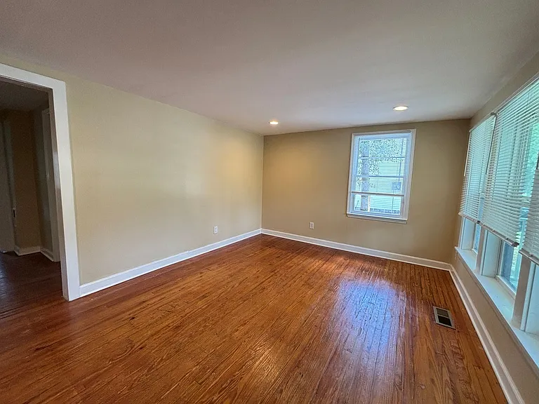 107 Sasportas Ln — Photo 5