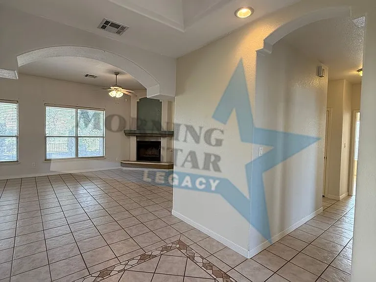 2935 Scenic Cir — Photo 2