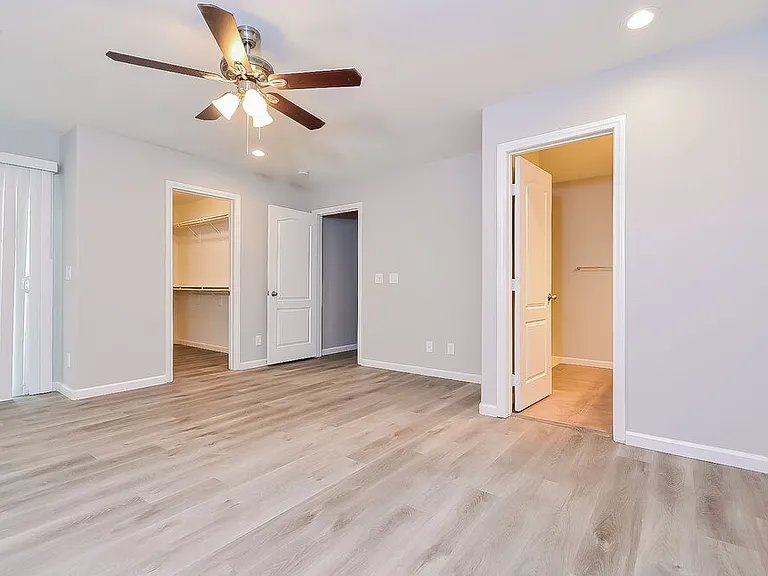 10569 Hamdem Ave — Photo 11