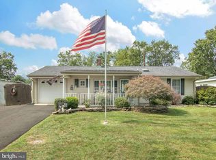 29 Oval Turn Ln, Levittown, PA