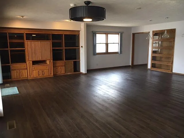 910 Manchester Dr — Photo 4