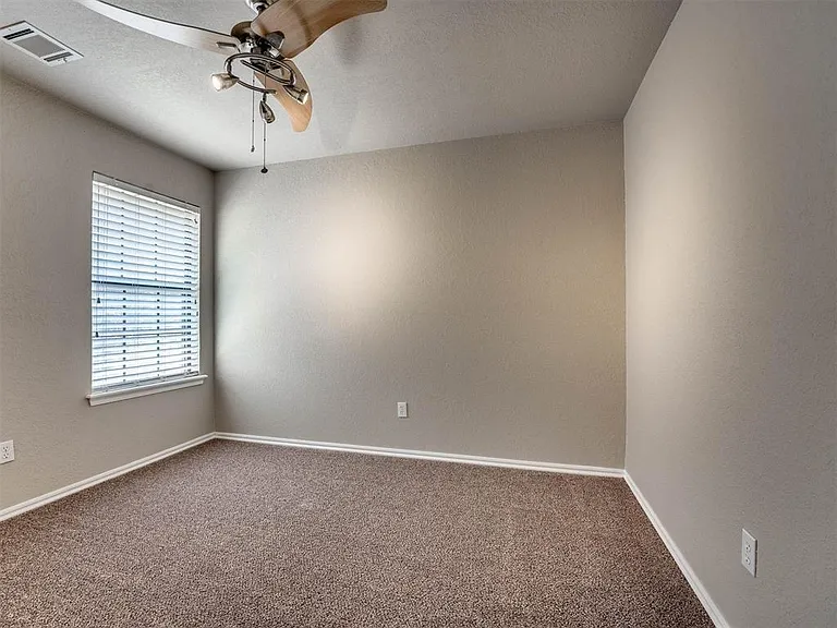 1209 Stoneridge Dr — Photo 14