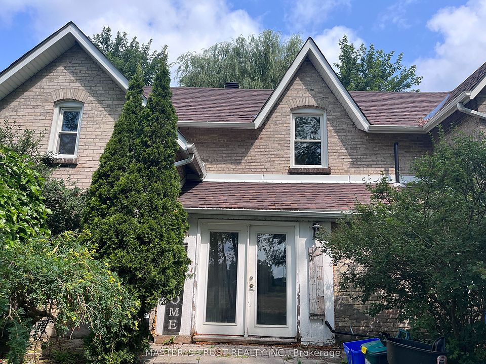 1st image of 22156 Leslie St