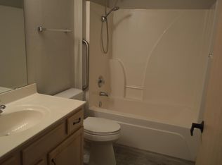 1504 Shagbark Ln APT B, Pleasant Hill, MO 64080
