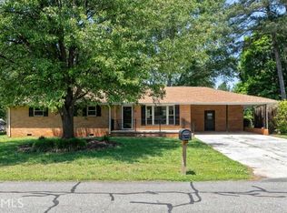 4 Crestwood Rd, Cartersville, GA 30121