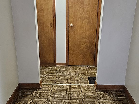 2nd image of 257 Shartle Pl #2