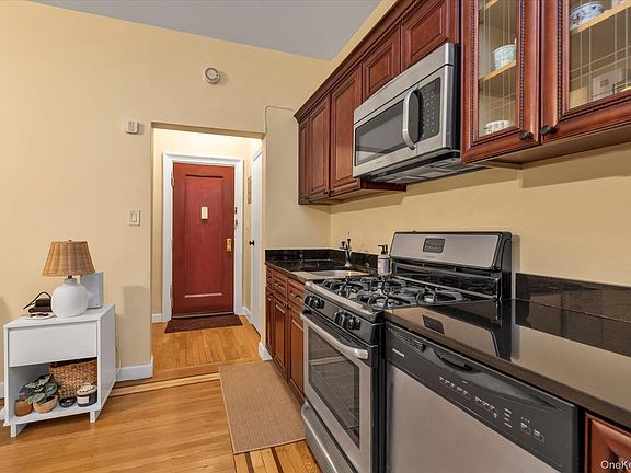 4th image of 160-15 Powells Cove Blvd APT C107