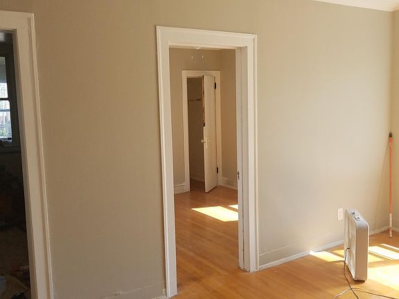3rd image of 5217 N Sawyer Ave #2