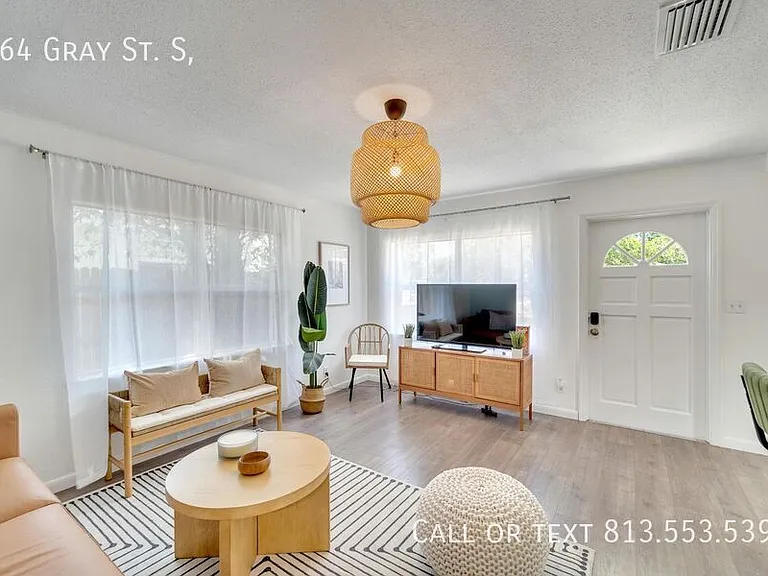 664 Gray St S — Photo 5