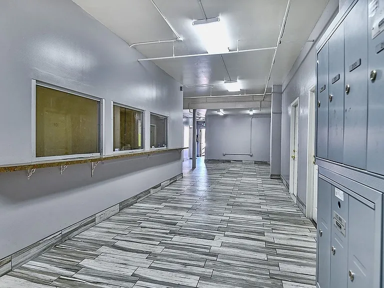 MacArthur Park Apartments — Photo 18