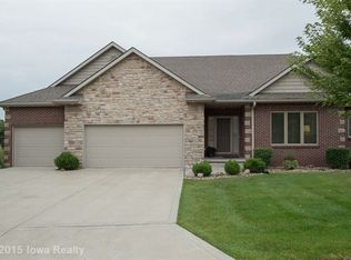 16682 Valleyview Ln, Clive, IA 50325
