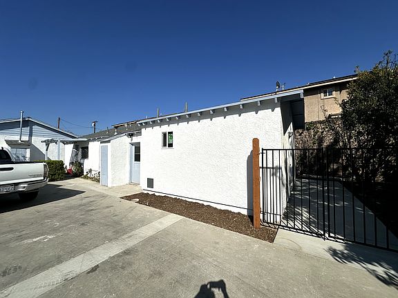 3rd image of 4476 Apricot Rd APT B