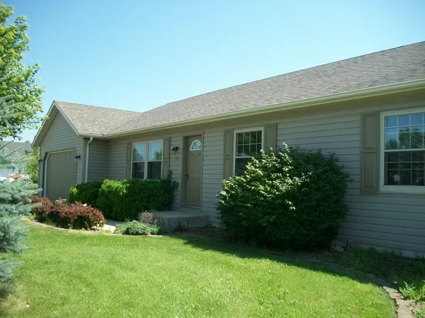 540 Arrowhead Dr, Twin Lakes, WI 53181