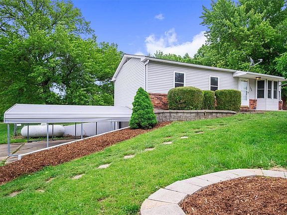 2nd image of 799 Sommerset Dr