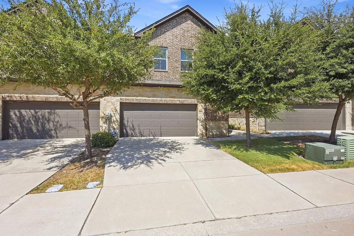 4 bed, 3.0 bath, 1782 sqft, $2,350 — Photo 1
