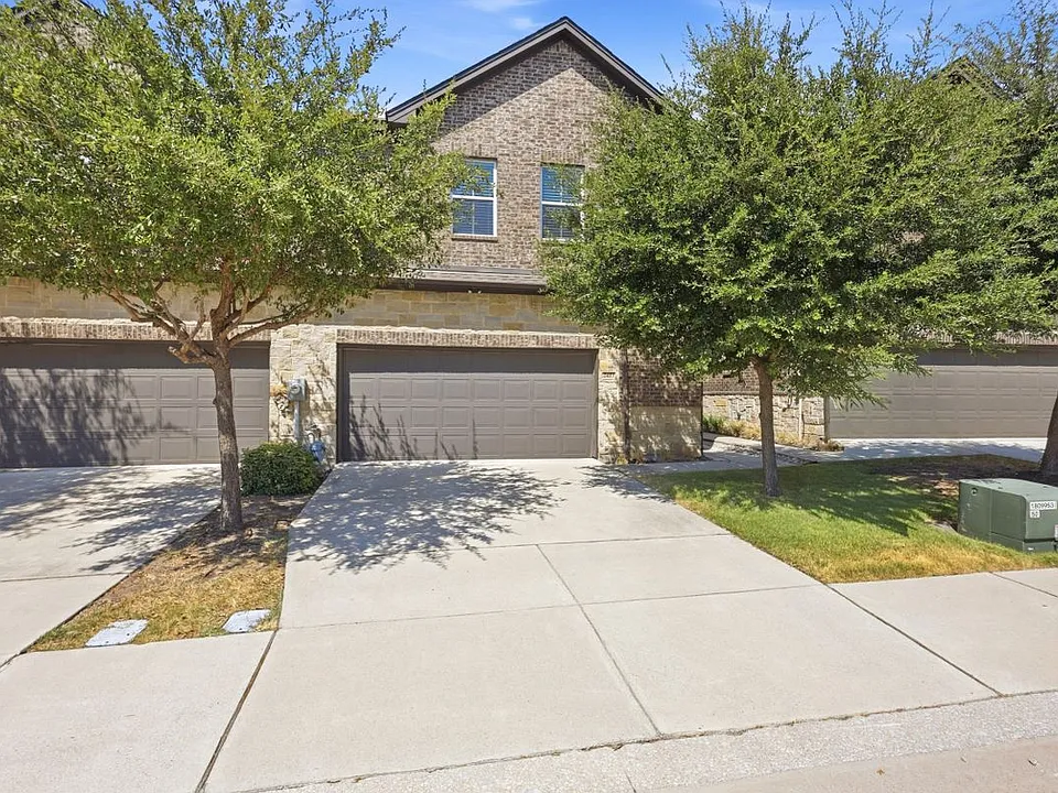 2413 Ash Ln