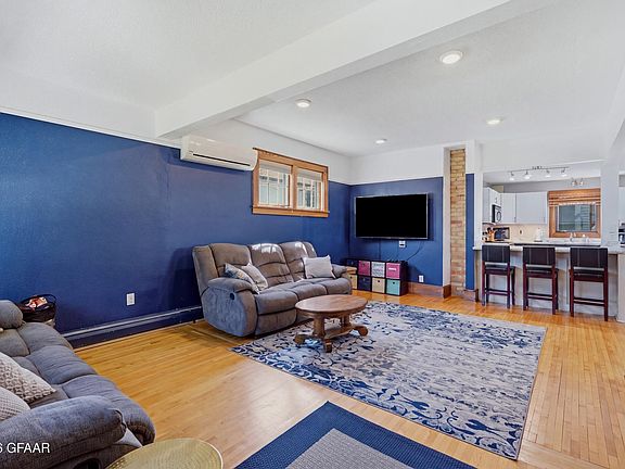 2nd image of 111 Conklin Ave
