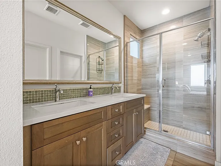 1068 Hampton Dr — Photo 30
