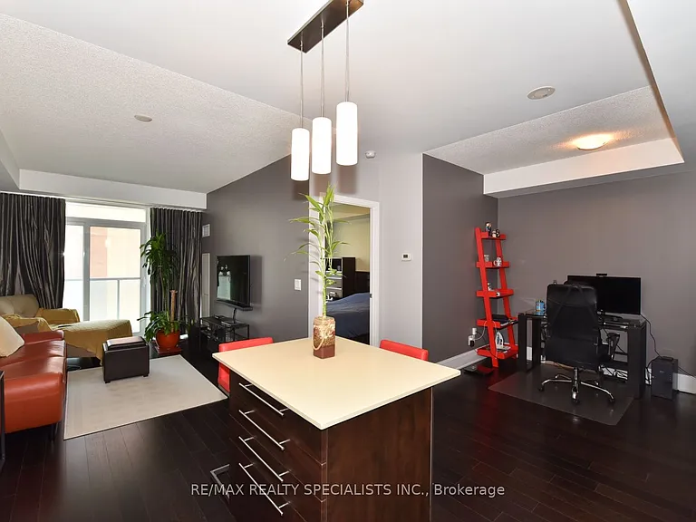 70 Roehampton Ave #712 — Photo 6