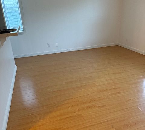 5th image of 283 Redondo Ave APT 10