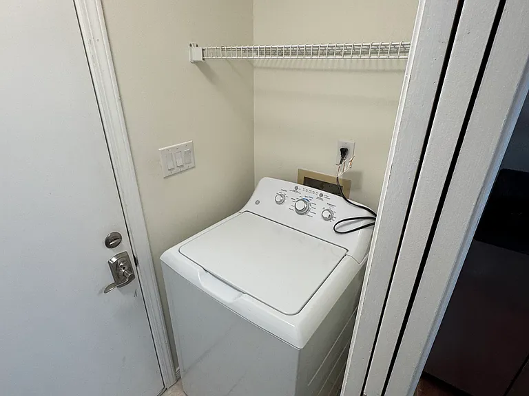 2074 Cambridge Cir — Photo 13