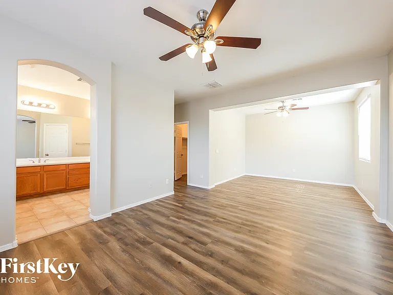 7157 W Kings Ave — Photo 9