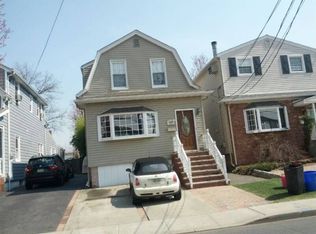 1078 Farm Rd, Secaucus, NJ 07094