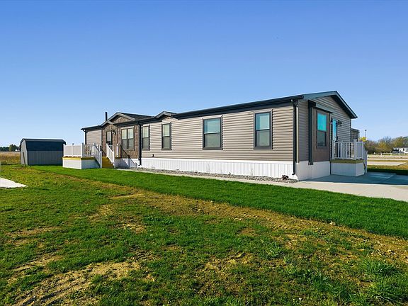 Exterior Image-2-Champion 208 Meadows of Perrysburg