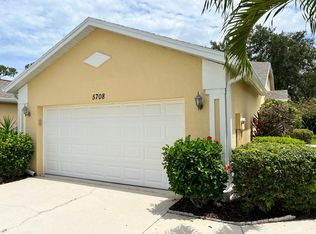 5708 Greenwood Cir, Naples, FL 34112