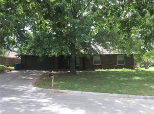 9112 E 67th Ct, Tulsa, OK 74133