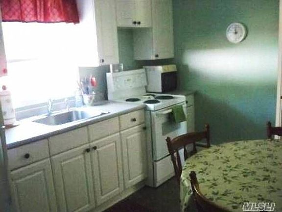 2nd image of 19 Cherrytree Ln