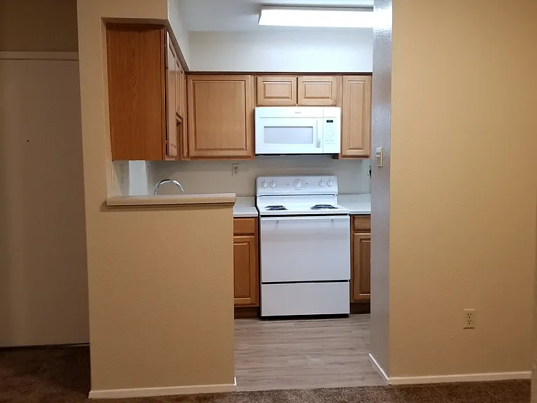 Sleepy Hollow Apartments — Photo 17