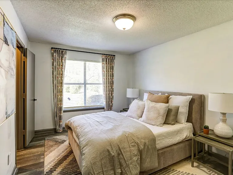 The Oakley Apartments — Photo 9