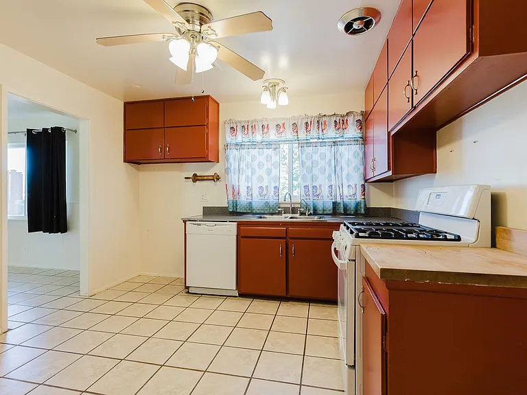 1502 Campbell Pl — Photo 18