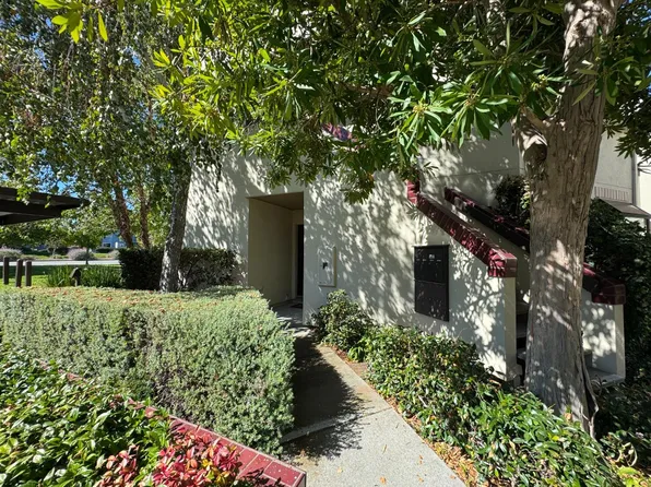 101 Shorebird Cir, Redwood City, CA 94065