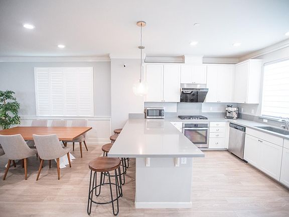 5th image of 273 William Manly St