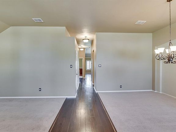 3rd image of 1598 Meadowview Dr