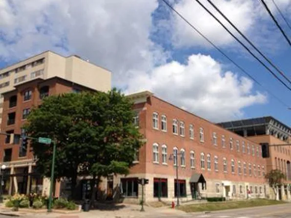 332 E Washington St APT 3, Iowa City, IA 52240