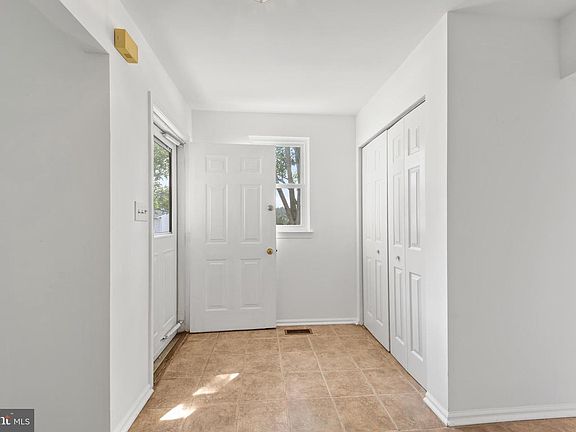 5th image of 18 Radka Dr