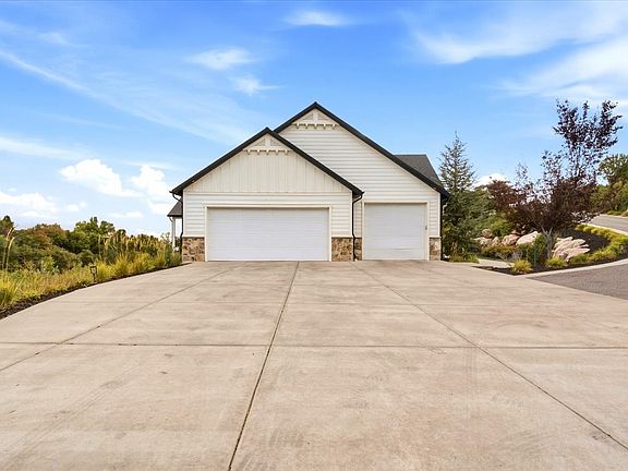 5th image of 2522 E Thurston Ln