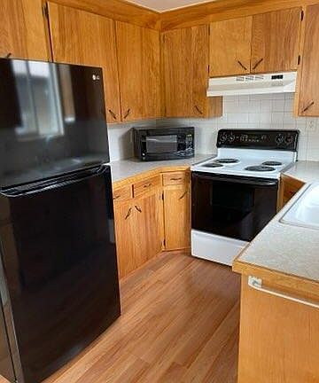 3rd image of 821 W Kelly Dr