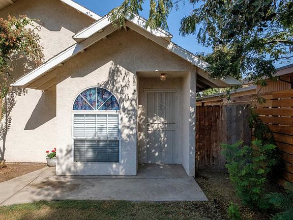 2nd image of 1043 E Buckingham Way