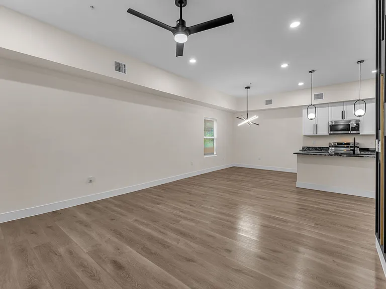110 Webb St #201 — Photo 10