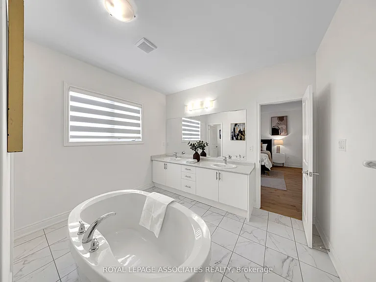 2215 Beckman Cres #UPPER — Photo 38