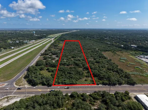 1624 W Market St, Rockport, TX 78382